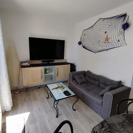 T3 Avec Climatisation Et Parking, Proche Plage, 4 Pers, Narbonne-plage - Fr-1-795-65 *